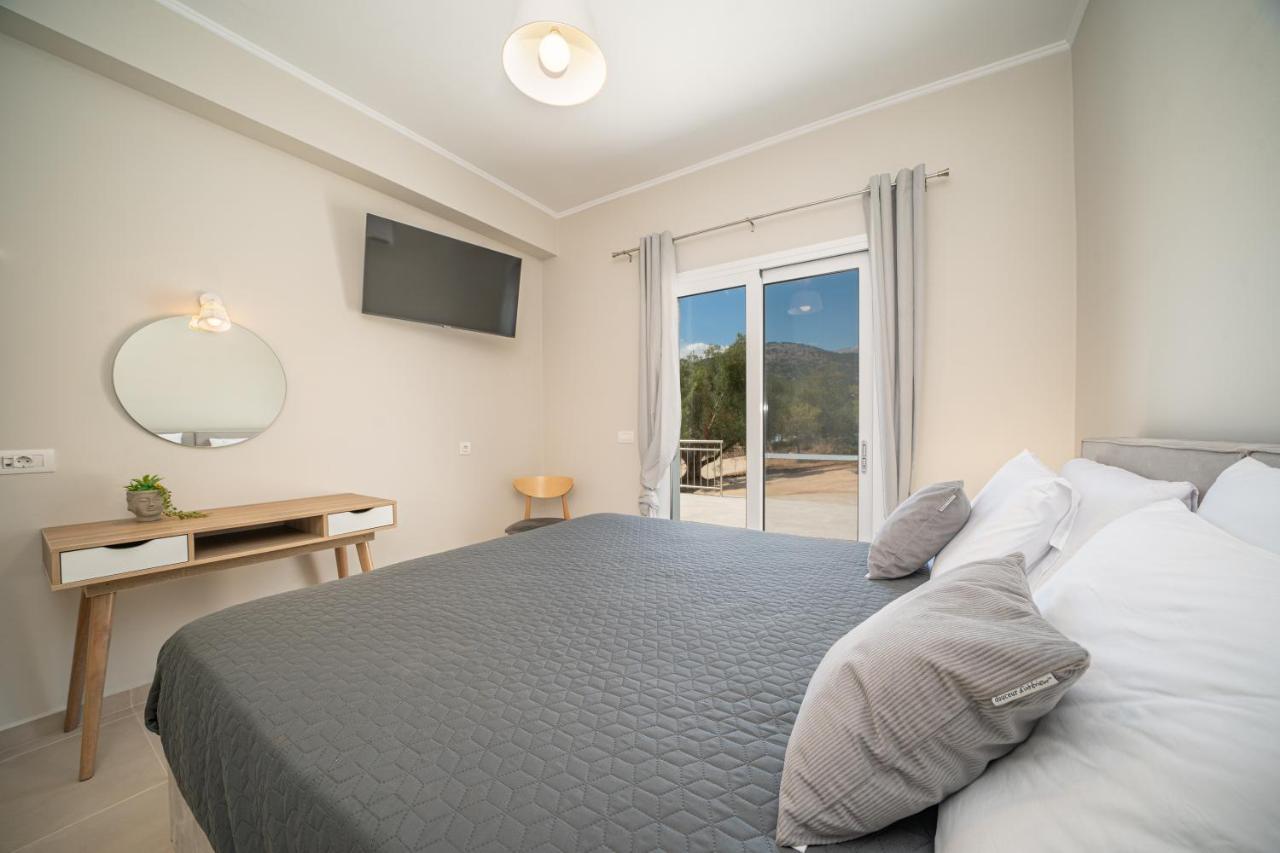 Maritina'S Apartments Amazing Sea View Agia Efimia Bagian luar foto
